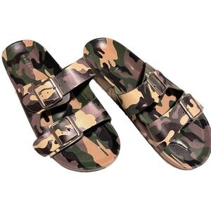 Camo print sandals with adjustable buckle straps and rubber outsole